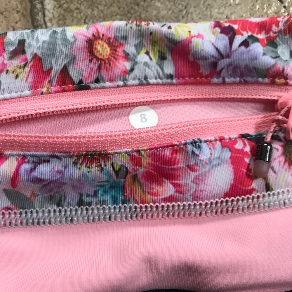 Lululemon crop running Capri floral band size 8 - Picture 4 of 5